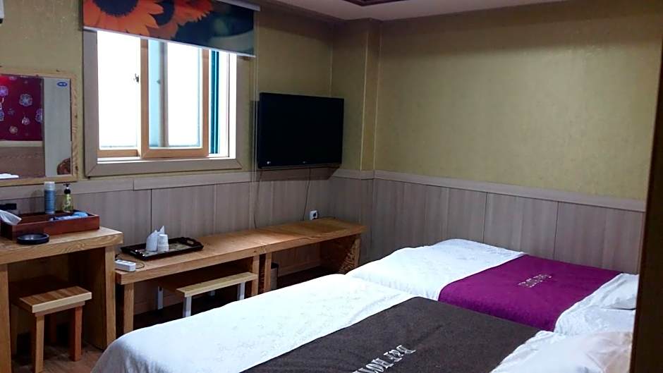 B&F Hotel