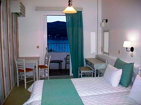 Studio - Sea Front (2 Adults) 1st floor