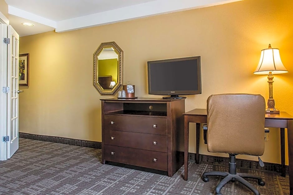 Clarion Hotel & Suites Hamden-New Haven