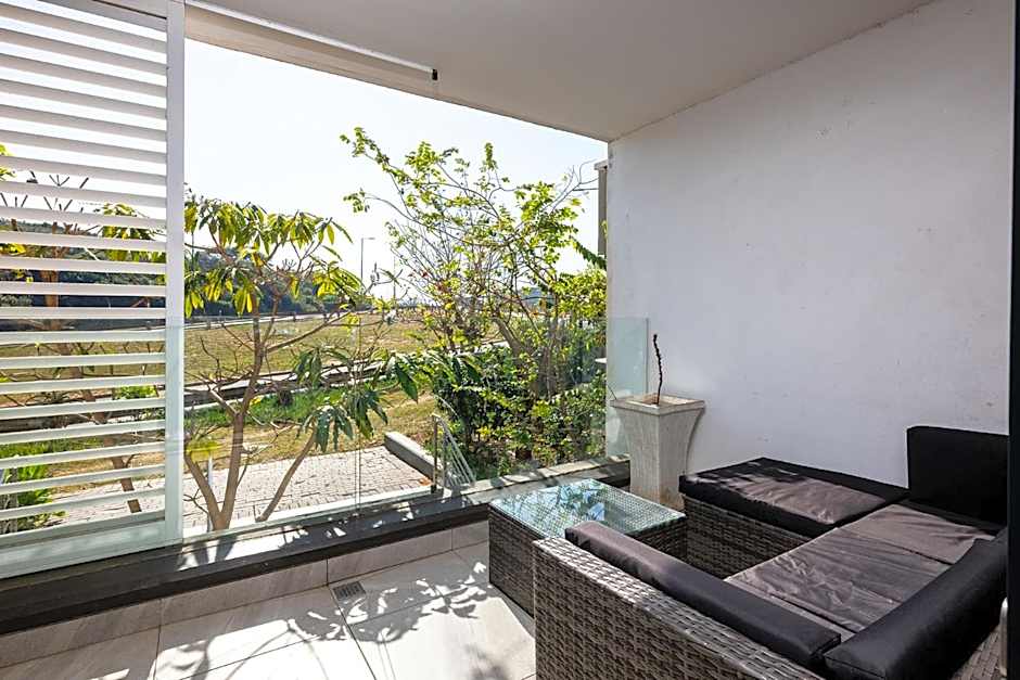 Hugos Seaside Haven E210