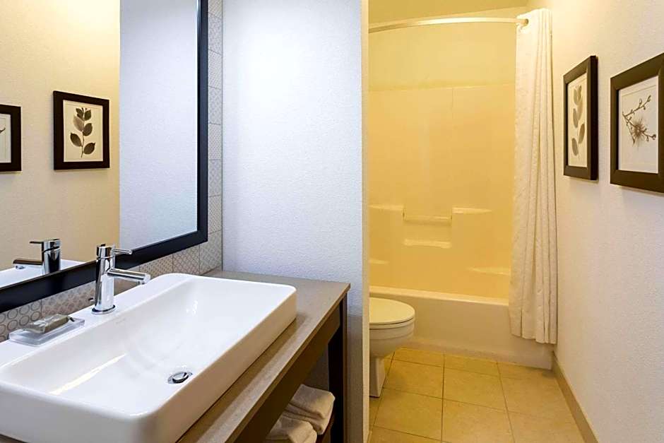 Country Inn & Suites by Radisson, Fargo, ND