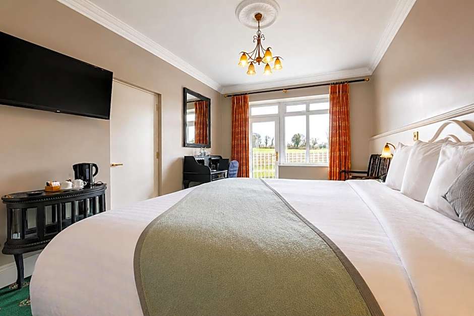 Lakeside Manor Hotel