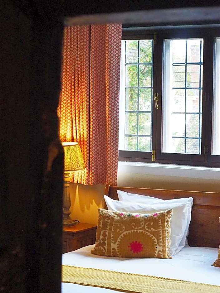 Bear and Ragged Staff