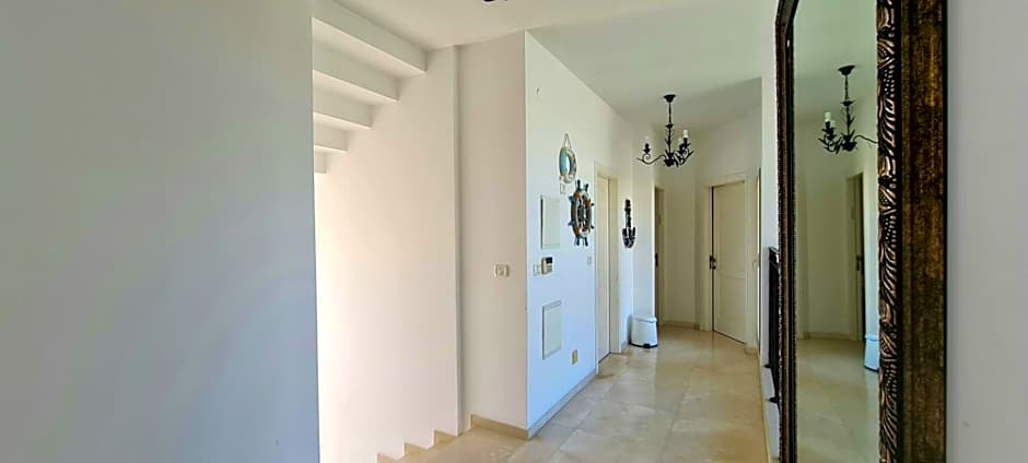 The Rose Villa by the Sea