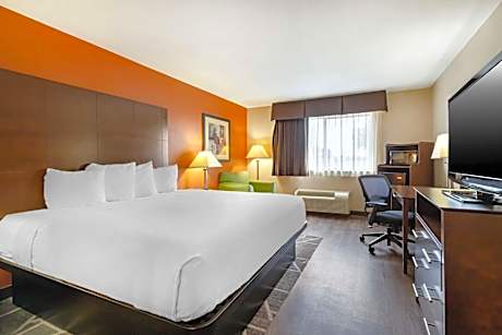 King Room with Whirlpool Tub - Interior Entrance/Non-Smoking