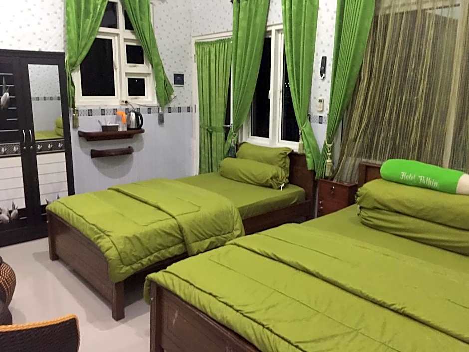 OYO Life 93055 Fathin Hotel