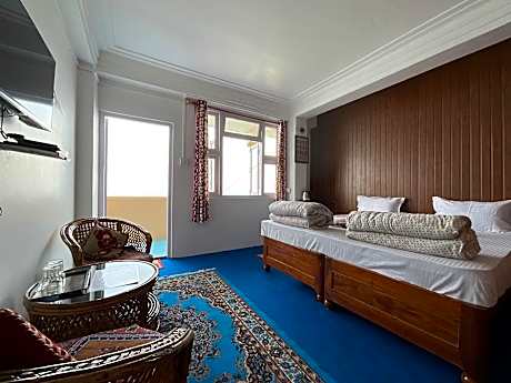 Deluxe Double Room with Balcony and Mountain view