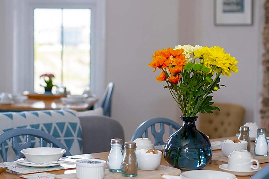 Cliff House B&B & The Moorings Apartments – Newquay