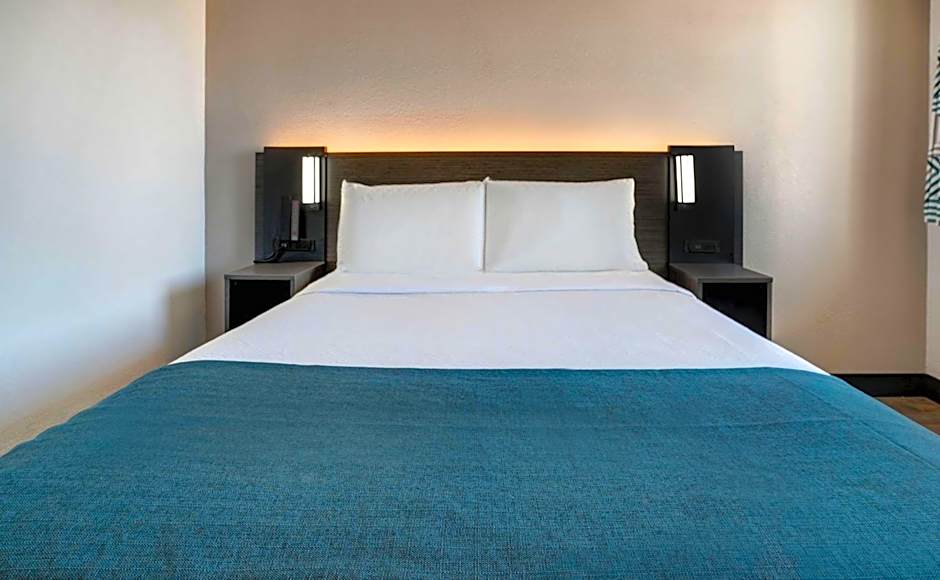 Motel 6-Bakersfield, CA - South