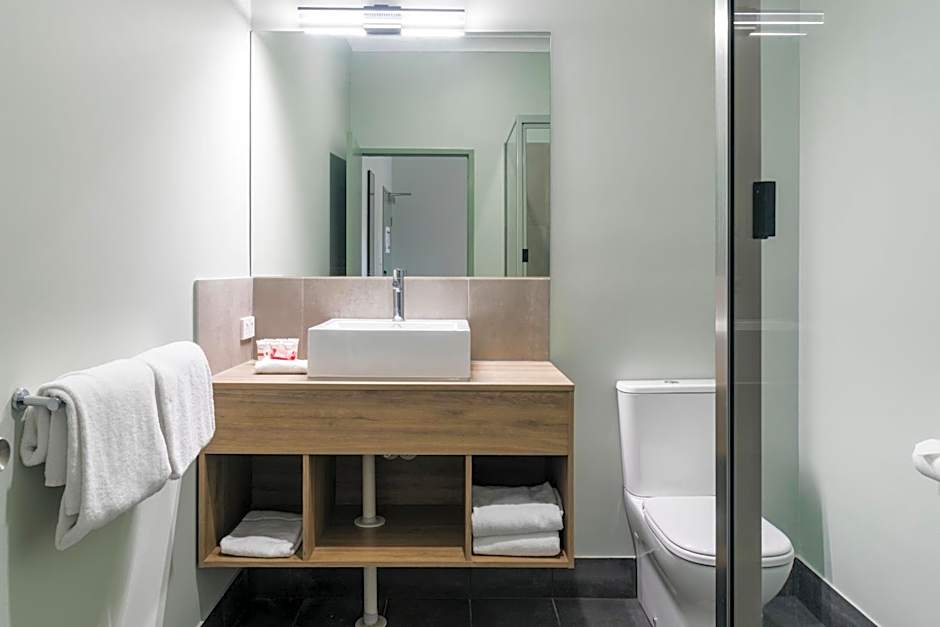 Nightcap at Atherton Hotel