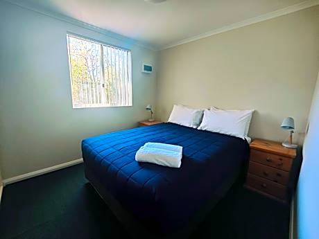 Deluxe Two-Bedroom Apartment with Garden View