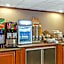 La Quinta Inn & Suites by Wyndham Milwaukee Airport / Oak Creek