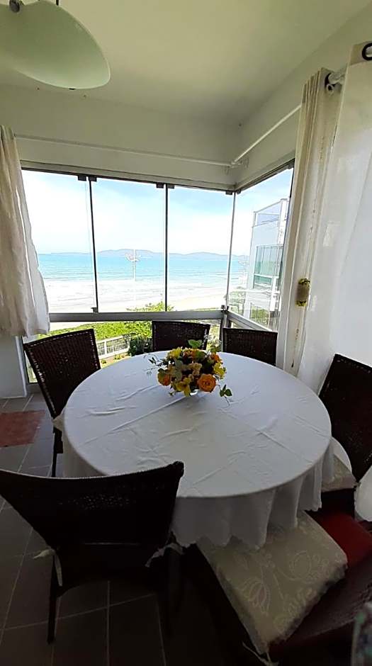 Itapema-Meia Praia- 3 quartos - Frente Mar!