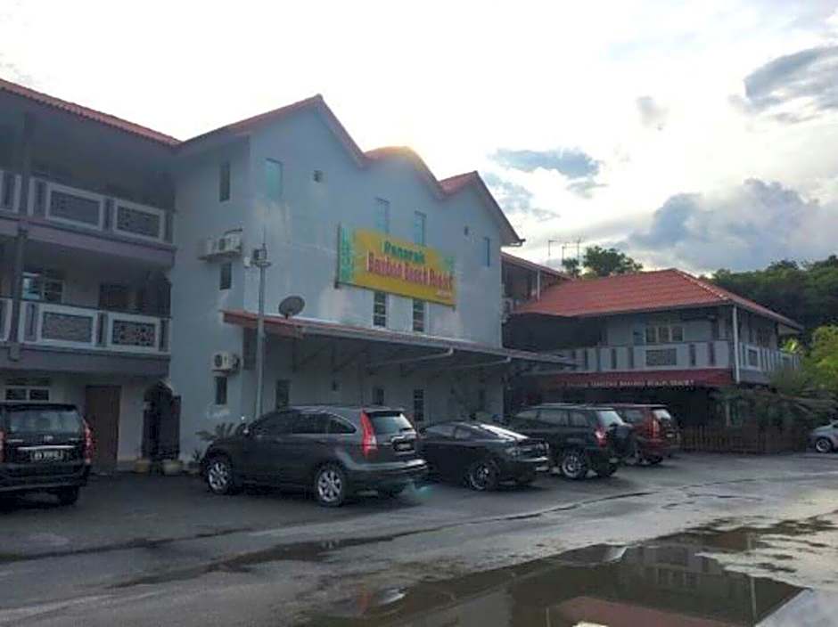 Penarak Bamboo Beach Motel