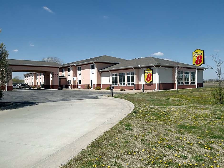 Super 8 by Wyndham Iola KS