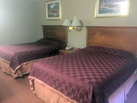 Queen Room with Two Queen Beds - Smoking