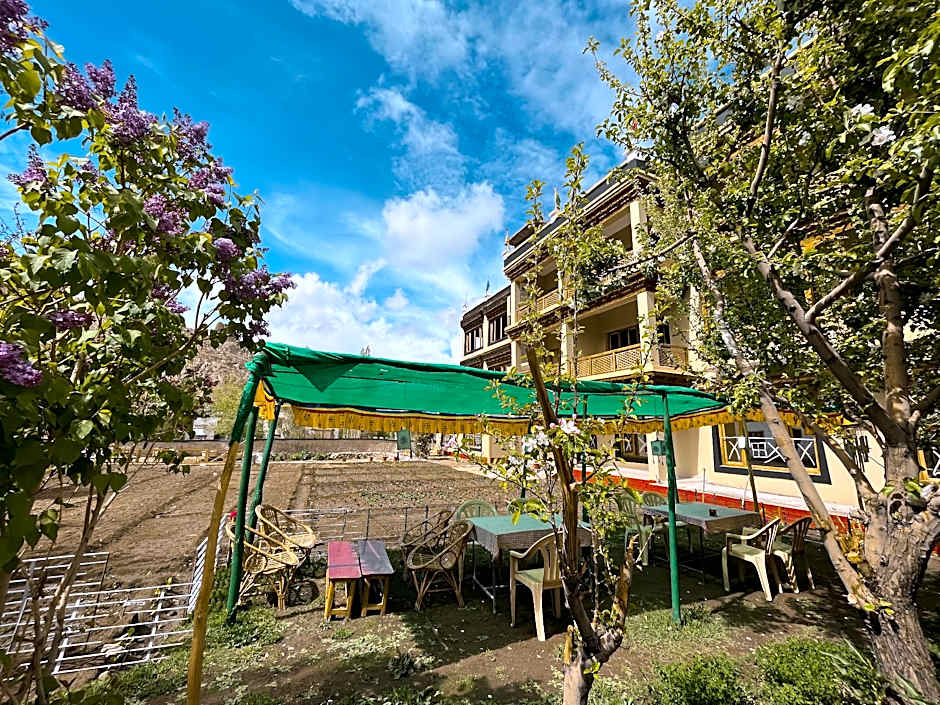 Chubi Sponbo Guest House.