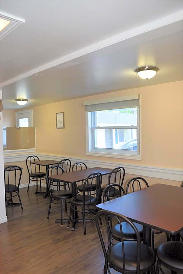 Knights Inn Arnprior