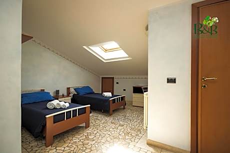 Deluxe Room (2 Adults + 1 Child)