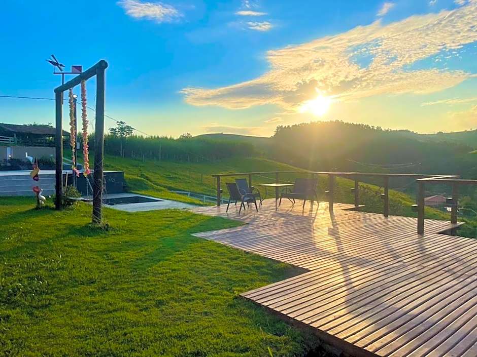 Recanto da Alegria - Casa em Cunha com Jacuzzi,Piscina,Rede,Churrasqueira,Lareira,Deck, Banco de coração