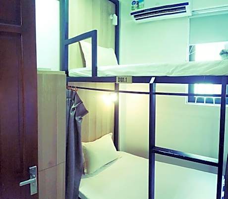 Bunk Bed in Mixed Dormitory Room