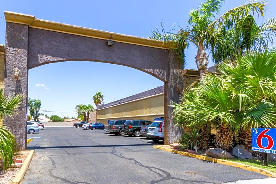 Motel 6 Glendale AZ