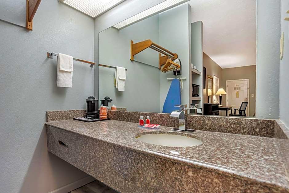 Econo Lodge Inn & Suites Philadelphia
