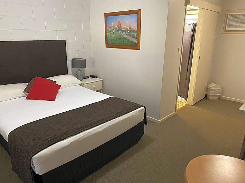 McNevins Logan Park Motel