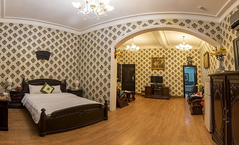 Photo 1 of 5 of Suite
