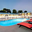 Westbridge Inn & Suites
