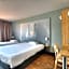 B&B Hôtel Villeneuve Loubet Village