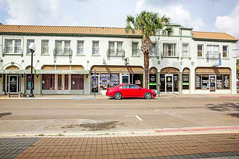 OYO Cameron Historic Hotel Brownsville I-69E