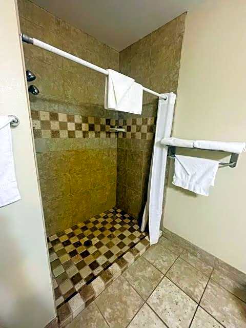 Comfort Inn Hebron-Lowell Area
