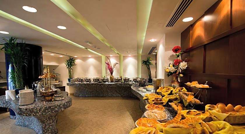 City Seasons Al Hamra Hotel