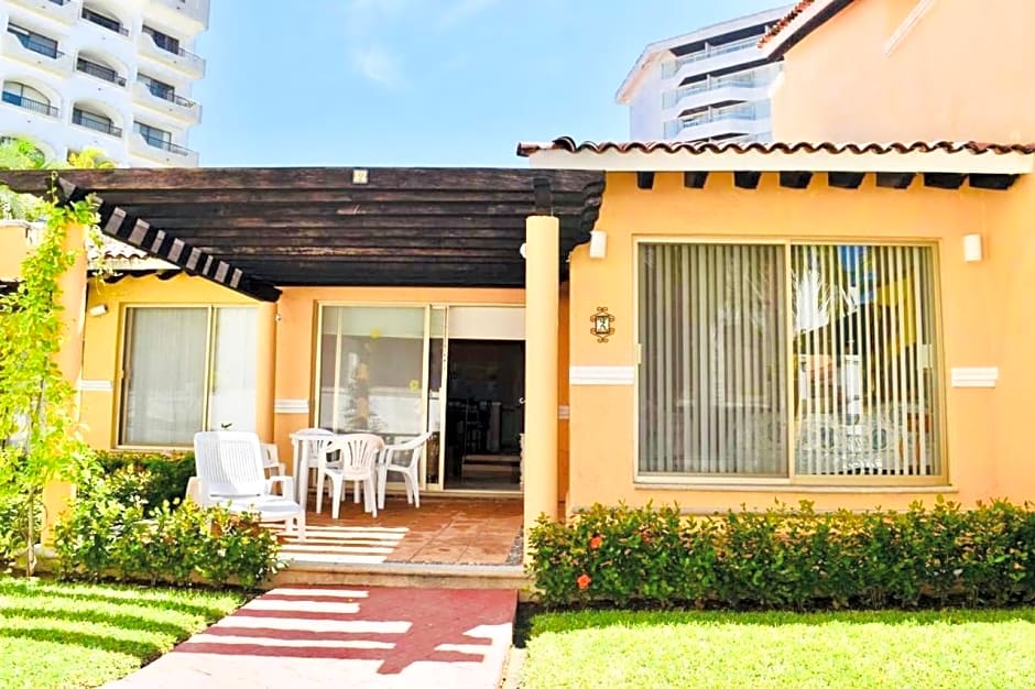 VILLA PARA 8p 6A 2M dentro del HOTEL a un costado del Krystal IXTAPA cuenta con playa y WIFI
