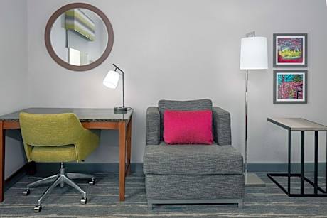 1 King Bed Nonsmoking