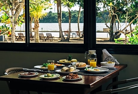 Overbridge River Resort