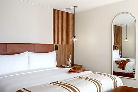 Suite with Hot Tub