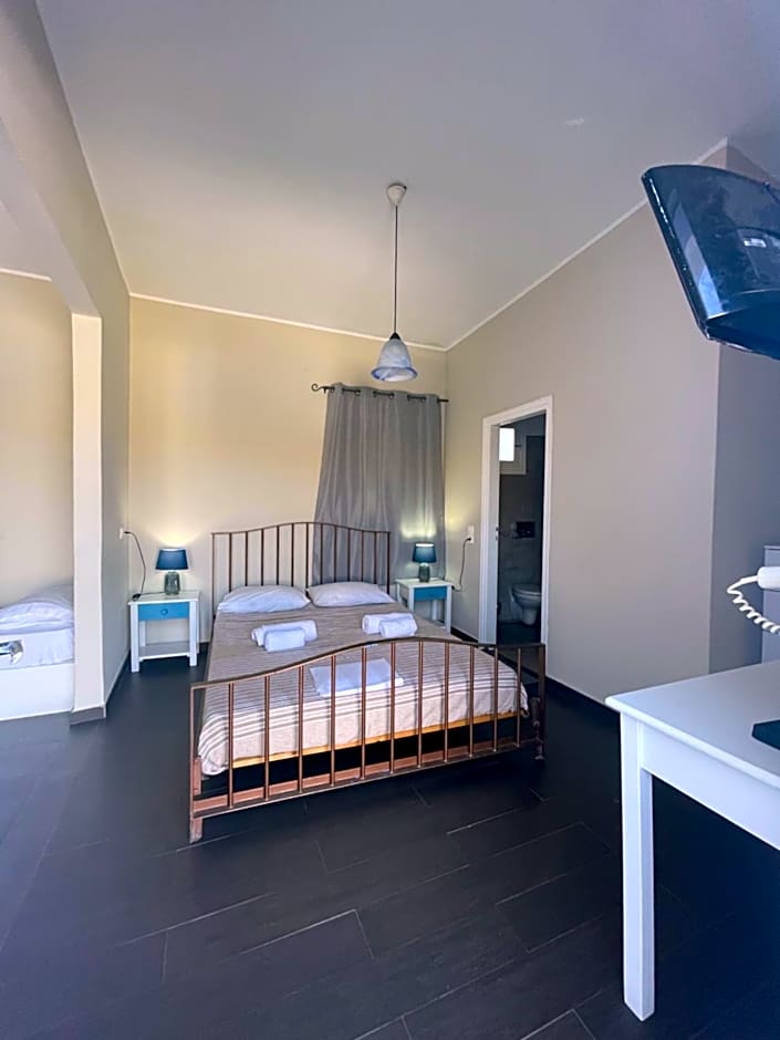 AEGEAN VIEW SEASIDE ROOMS AND STUDIOS KEA