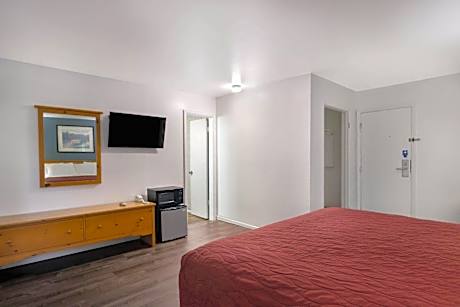 Queen Room - Accessible/Non Smoking