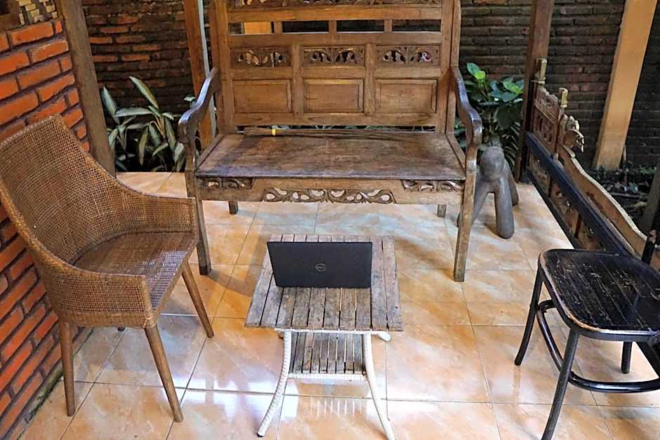 Hotel O Holy HomestayNearWisata Kopi Desa Tamansari