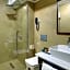 Leo Suites