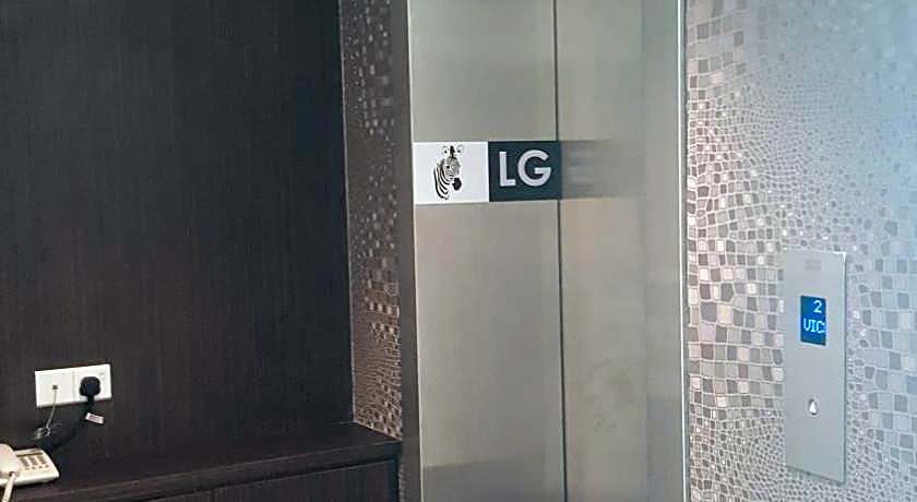 9 Square Hotel - Sri Kembangan