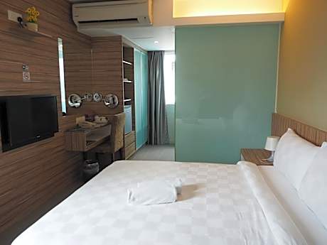 Standard Queen Room