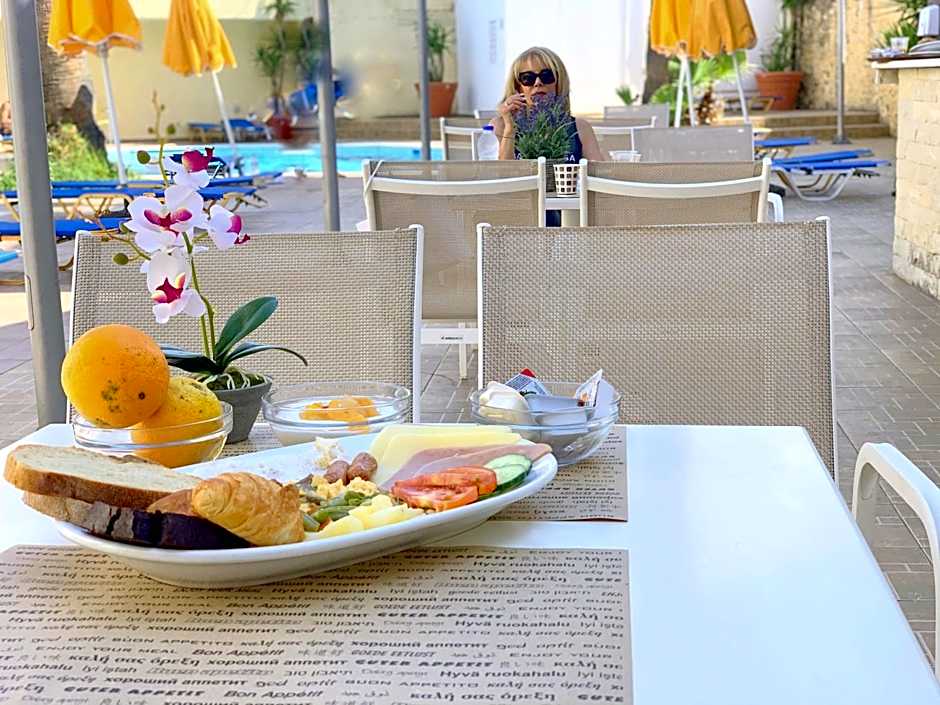 Kassavetis Center - Hotel Studios & Apartments