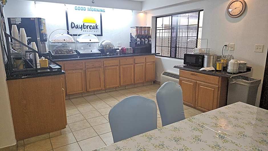 Days Inn & Suites by Wyndham Artesia