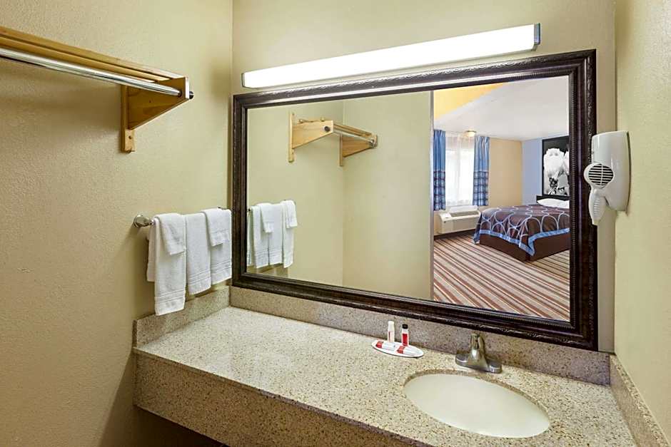 Super 8 by Wyndham Kingsville