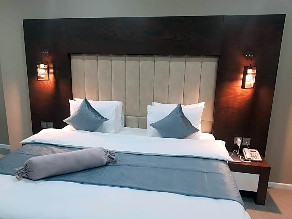 Parallel Hotel