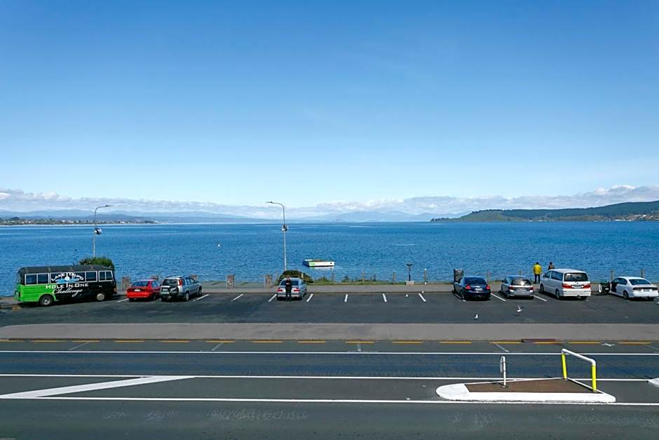 Acacia Lake View Motel