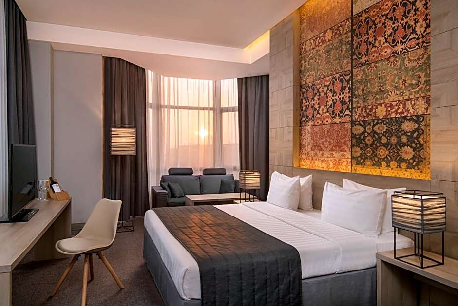 Photo 1 of 5 of Executive Suite